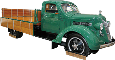 トヨタ初の自動車「トヨダG1型トラック（1935年・複製）」。