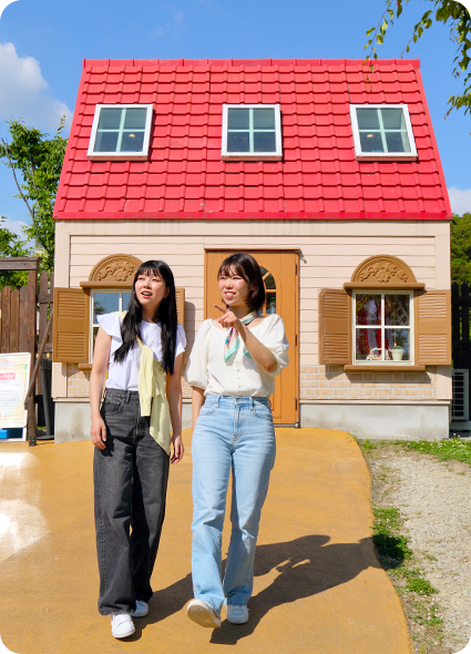 パークのエントランスは「はじめてのシルバニアファミリー」セットに含まれる「赤い屋根のお家」